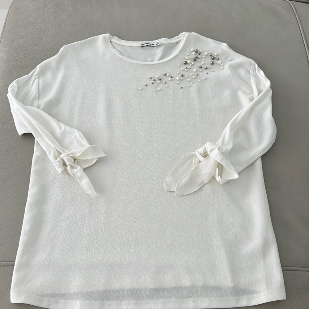 Stradivarius White Top with Pearl Beads